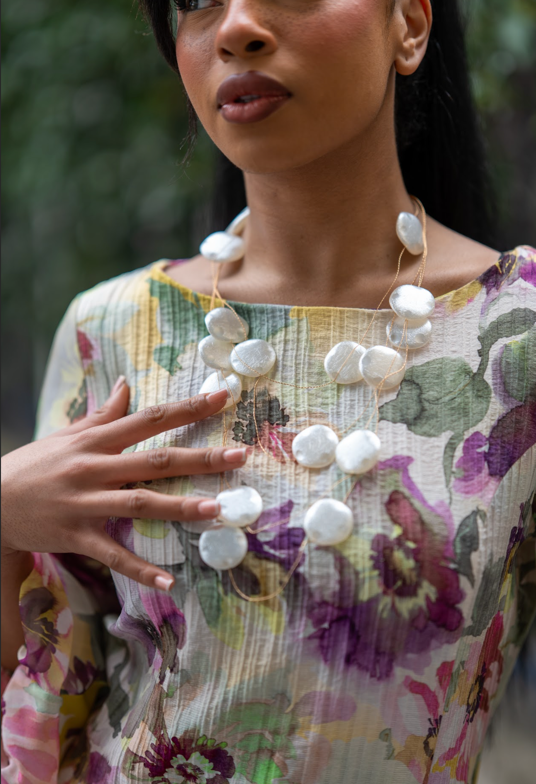 Abito fantasia fiori manica ampia con collana Siste's