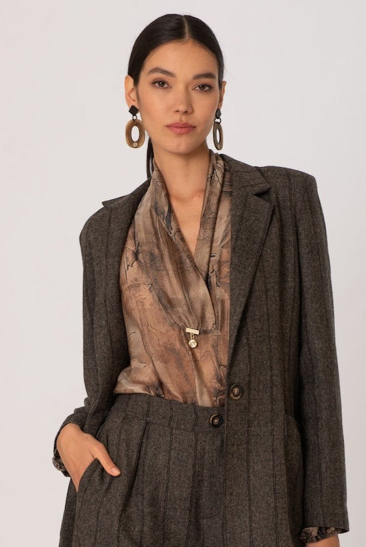 Blusa chiffon con fantasia peonia e spilla gioiello Siste's